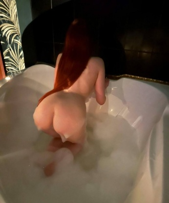 🌟 У меня невероятно мягкие и ласковые ручки и я непревзойденная в умении доставить истинное удовольствие. 😘 Я обладаю всеми необходимыми навыками, чтобы красить мир яркими красками и быть исполнительницей твоих скрытых желаний. 🌹😉
У меня много разнообразных услуг в моем арсенале, о которых ты можешь узнать подробнее на моей странице. Хочешь попробовать фотосессию, эротический массаж или может быть, любишь экспериментировать? Не бойся сказать мне свои фантазии и я помогу тебе воплотить их в реальность. 💋
Мои постоянные клиенты говорят, что я обладаю незабываемыми навыками и что я истинная королева удовольствия. 💎 Я всегда стараюсь создать атмосферу полного расслабления и комфорта, чтобы наше свидание было поистине незабываемым.
Но не верь на слово, загляни в мою галерею и увидишь все своими глазами. ✨ Жду тебя в Москве, чтобы воплотить в жизнь наши горячие фантазии и насладиться незабываемым экстазом. 🌹🔥 5778, 22 года